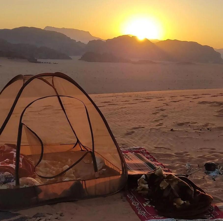Adel Rum Camp Bubbles Wadi Rum Extérieur photo